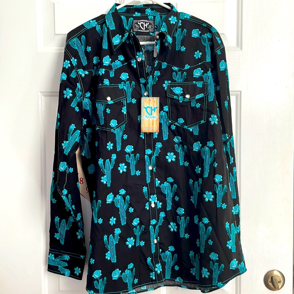 NWT Cowgirl Hardware Button Up with Rhinestone Snaps at Front and Cuffs